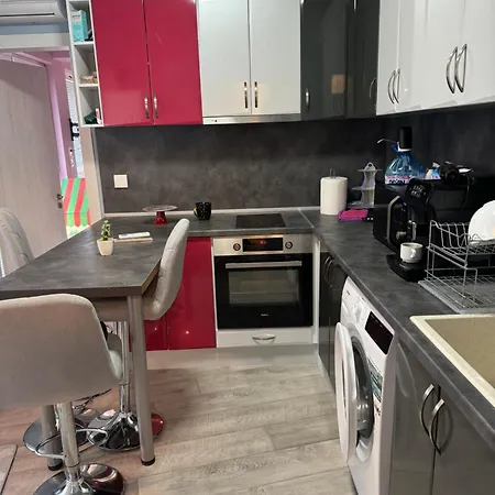 Daire 2-bedroom With Private Parking Fast Wifi 3-aircon 3-smarttvs Workdesk Youtube Premium And Netflix *