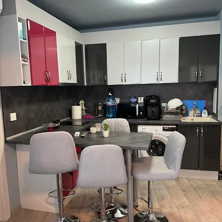 2-bedroom With Private Parking Fast Wifi 3-aircon 3-smarttvs Workdesk Youtube Premium And Netflix Daire *