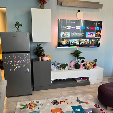 2-bedroom With Private Parking Fast Wifi 3-aircon 3-smarttvs Workdesk Youtube Premium And Netflix شقة *