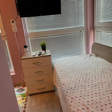 2-bedroom With Private Parking Fast Wifi 3-aircon 3-smarttvs Workdesk Youtube Premium And Netflix Apartman