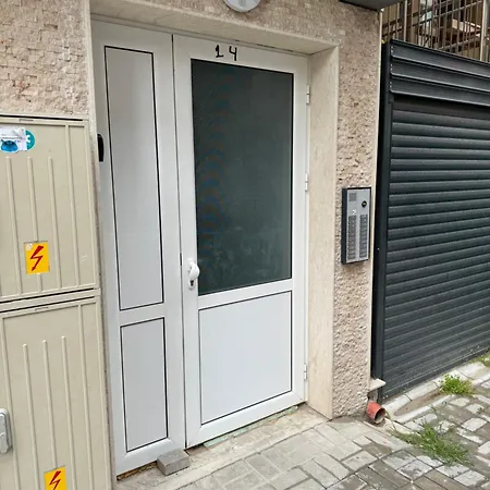 2-bedroom With Private Parking Fast Wifi 3-aircon 3-smarttvs Workdesk Youtube Premium And Netflix شقة فارنا