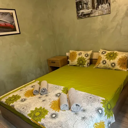 Apartment 2-bedroom With Private Parking Fast Wifi 3-aircon 3-smarttvs Workdesk Youtube Premium And Netflix