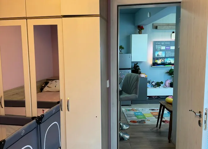 Апартамент 2-bedroom With Private Parking Fast Wifi 3-aircon 3-smarttvs Workdesk Youtube Premium And Netflix