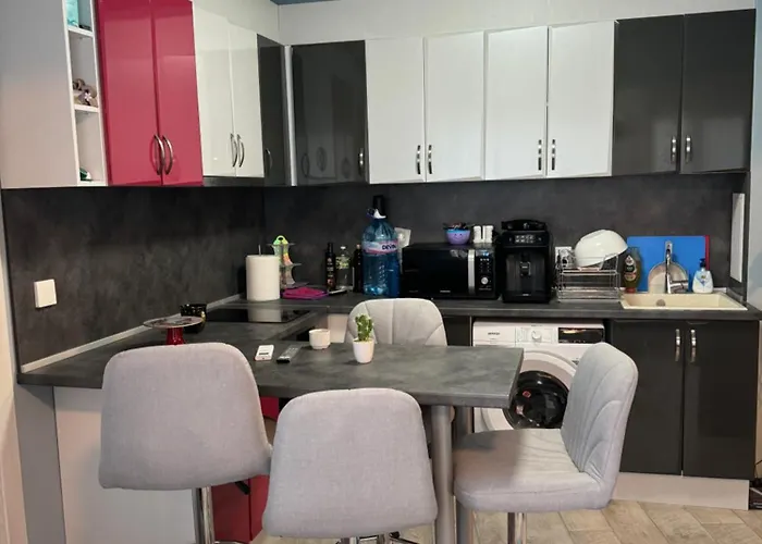 2-bedroom With Private Parking Fast Wifi 3-aircon 3-smarttvs Workdesk Youtube Premium And Netflix Апартамент *