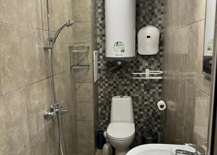 Апартамент 2-bedroom With Private Parking Fast Wifi 3-aircon 3-smarttvs Workdesk Youtube Premium And Netflix *