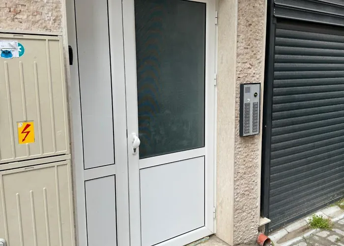 2-bedroom With Private Parking Fast Wifi 3-aircon 3-smarttvs Workdesk Youtube Premium And Netflix Апартамент Варна