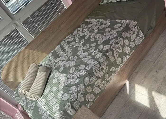 2-bedroom With Private Parking Fast Wifi 3-aircon 3-smarttvs Workdesk Youtube Premium And Netflix Апартамент Варна